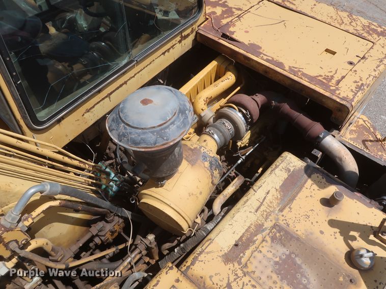 image for item JR9401 1996 Caterpillar 615C Series II  elevating scraper