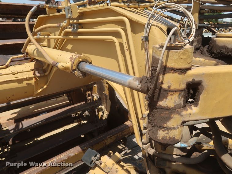 image for item JR9401 1996 Caterpillar 615C Series II  elevating scraper