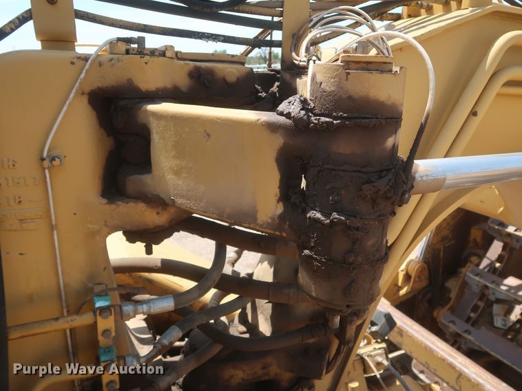 image for item JR9401 1996 Caterpillar 615C Series II  elevating scraper