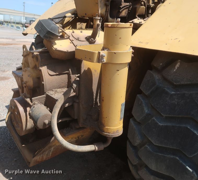 image for item JR9401 1996 Caterpillar 615C Series II  elevating scraper