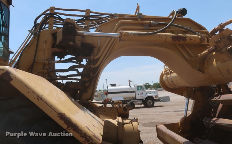 image for item JR9401 1996 Caterpillar 615C Series II  elevating scraper
