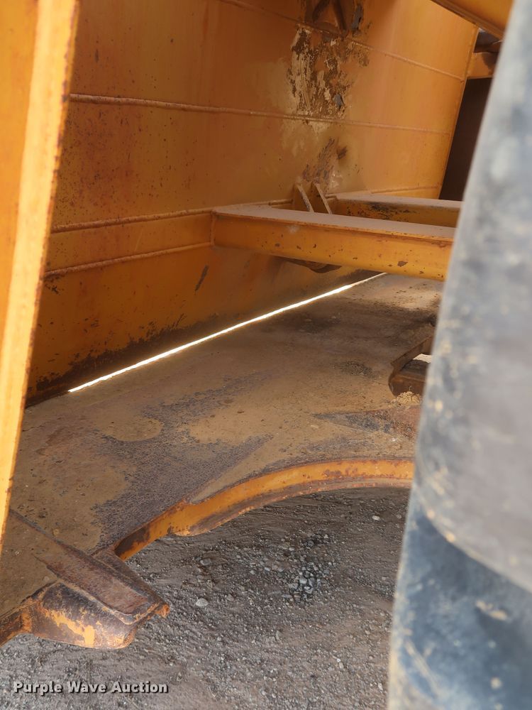 image for item JR9401 1996 Caterpillar 615C Series II  elevating scraper