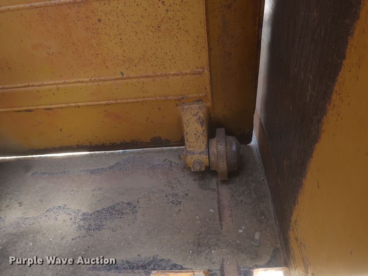 image for item JR9401 1996 Caterpillar 615C Series II  elevating scraper