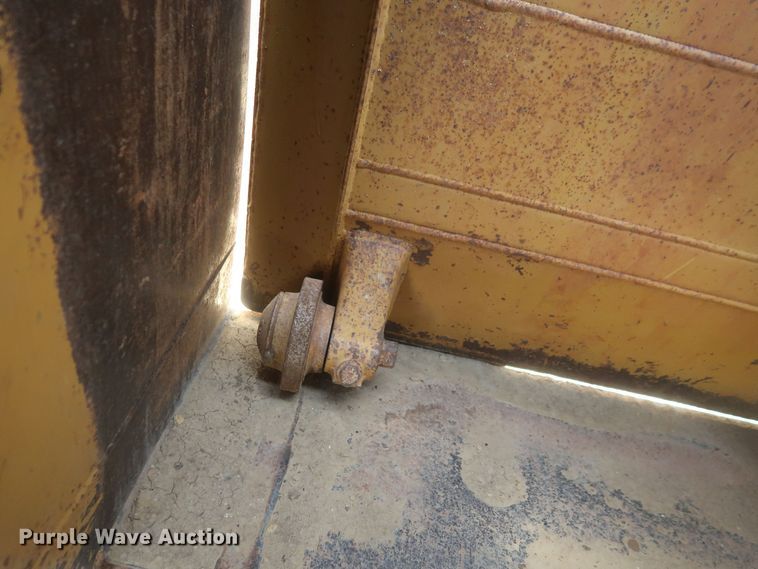 image for item JR9401 1996 Caterpillar 615C Series II  elevating scraper