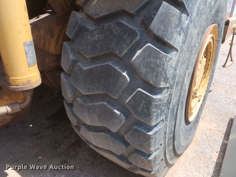 image for item JR9401 1996 Caterpillar 615C Series II  elevating scraper