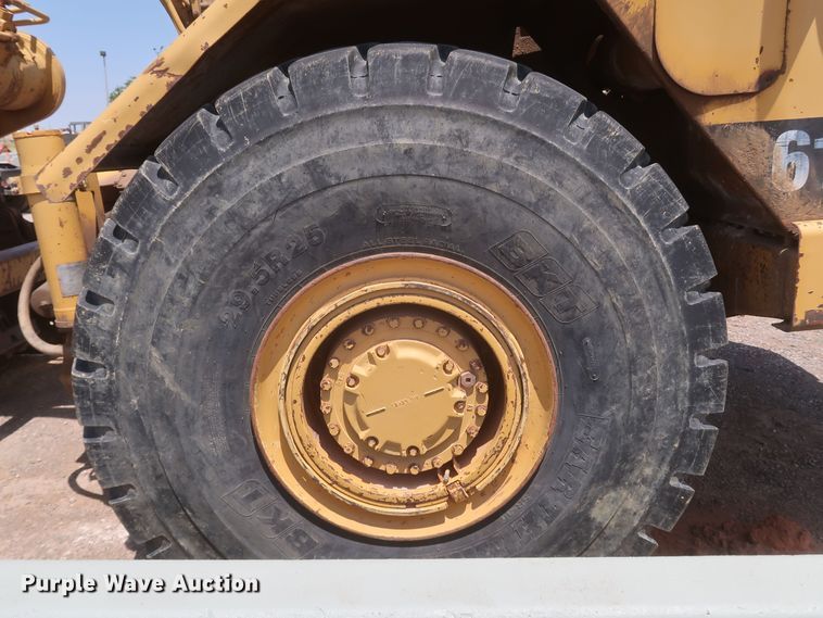 image for item JR9401 1996 Caterpillar 615C Series II  elevating scraper