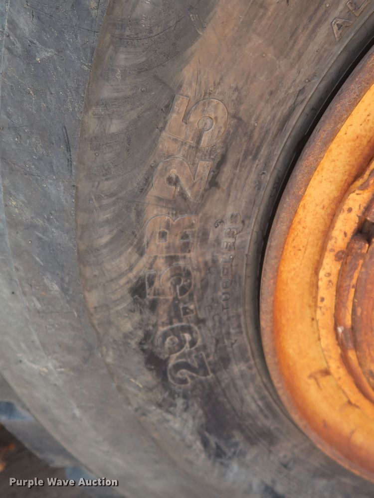 image for item JR9401 1996 Caterpillar 615C Series II  elevating scraper