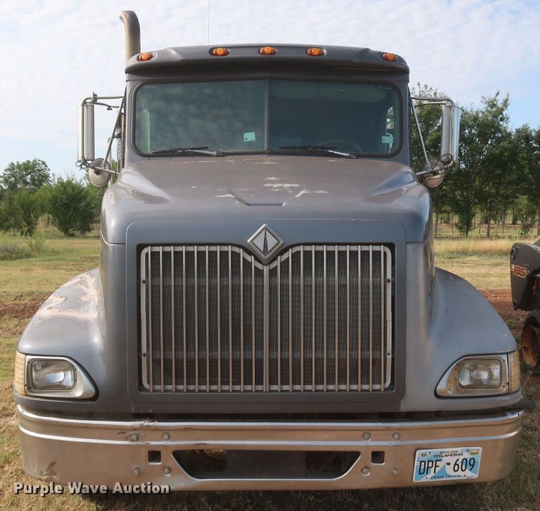 image for item JR9430 1999 International 9200  dump truck