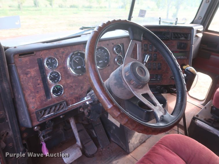 image for item JR9430 1999 International 9200  dump truck