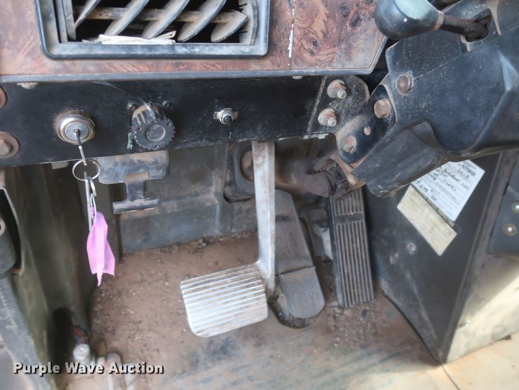 image for item JR9430 1999 International 9200  dump truck