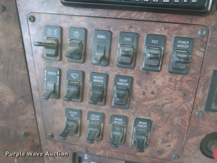 image for item JR9430 1999 International 9200  dump truck