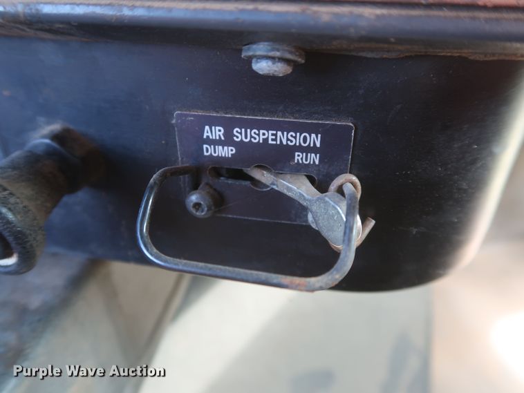 image for item JR9430 1999 International 9200  dump truck