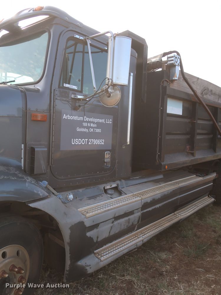 image for item JR9430 1999 International 9200  dump truck