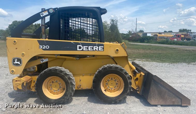 image for item JW9455 2006 John Deere 320  skid steer loader