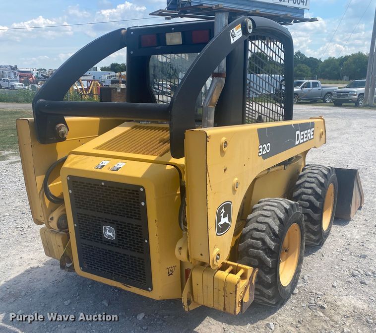 image for item JW9455 2006 John Deere 320  skid steer loader