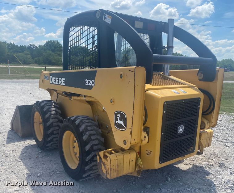 image for item JW9455 2006 John Deere 320  skid steer loader