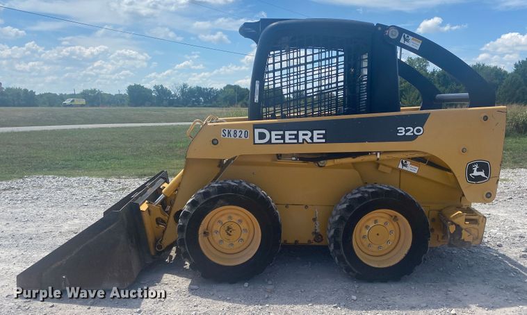 image for item JW9455 2006 John Deere 320  skid steer loader