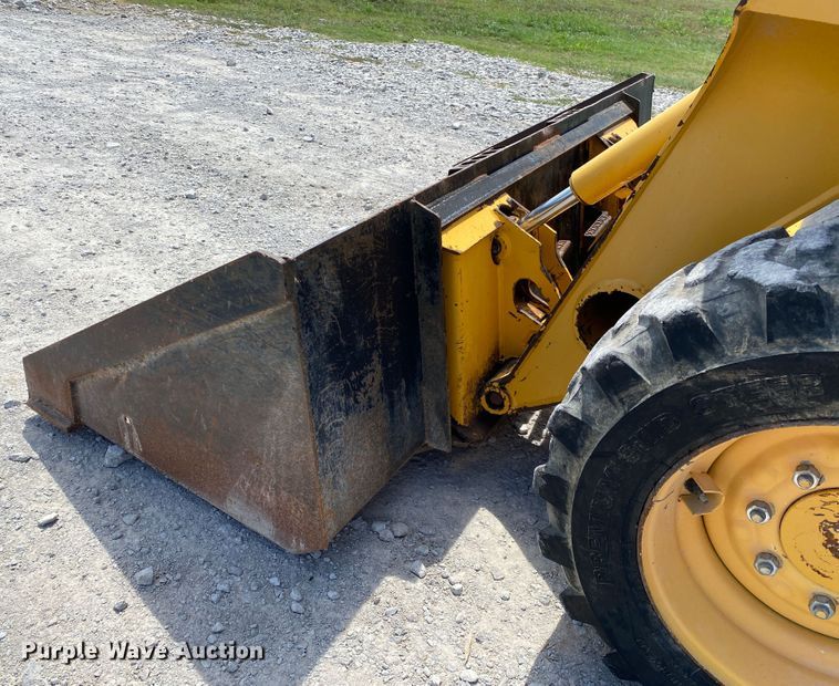 image for item JW9455 2006 John Deere 320  skid steer loader