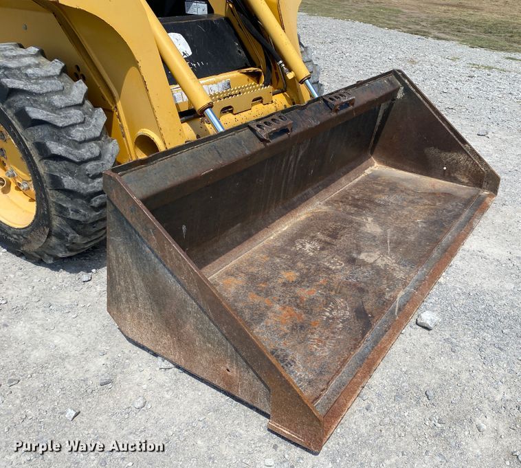 image for item JW9455 2006 John Deere 320  skid steer loader