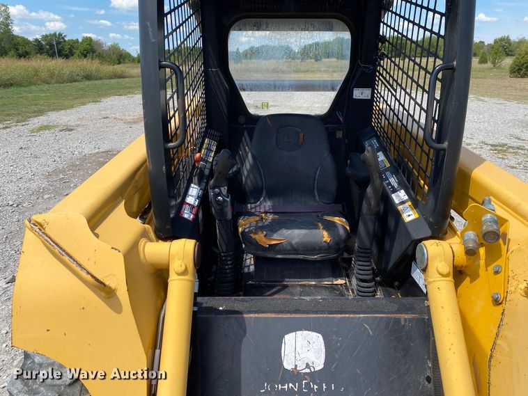 image for item JW9455 2006 John Deere 320  skid steer loader