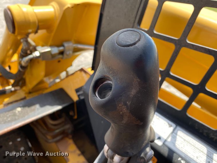 image for item JW9455 2006 John Deere 320  skid steer loader