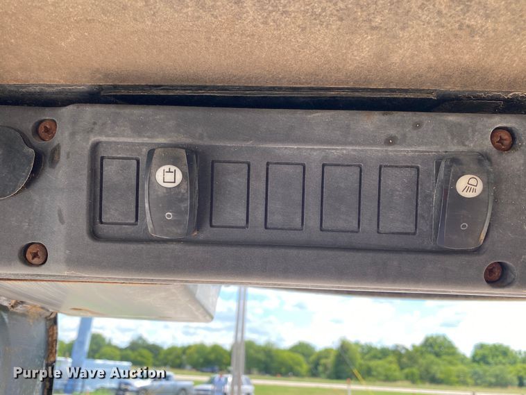 image for item JW9455 2006 John Deere 320  skid steer loader