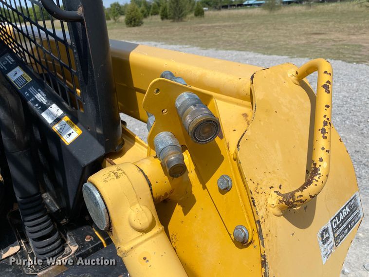 image for item JW9455 2006 John Deere 320  skid steer loader