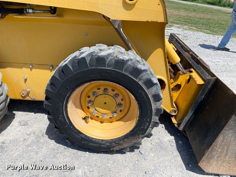 image for item JW9455 2006 John Deere 320  skid steer loader