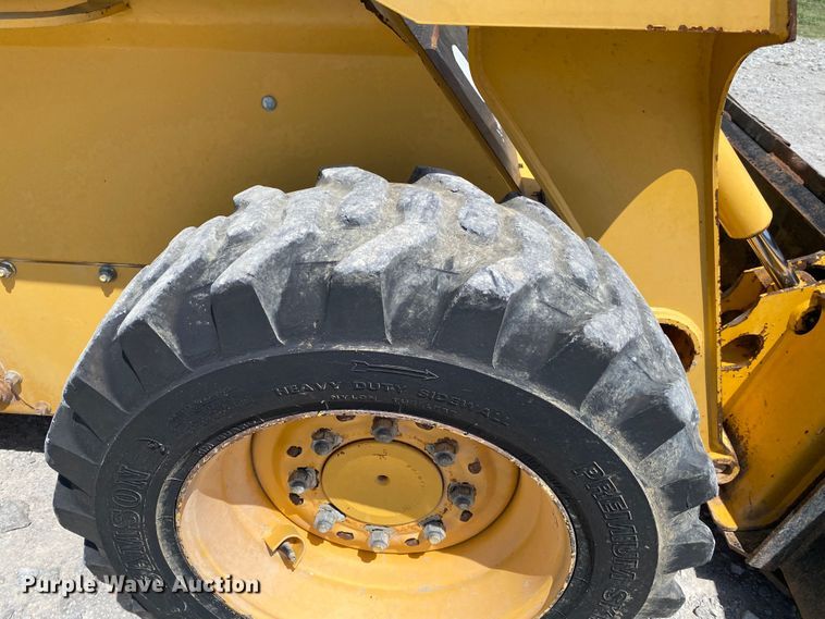 image for item JW9455 2006 John Deere 320  skid steer loader