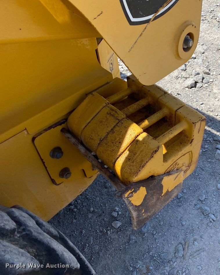 image for item JW9455 2006 John Deere 320  skid steer loader