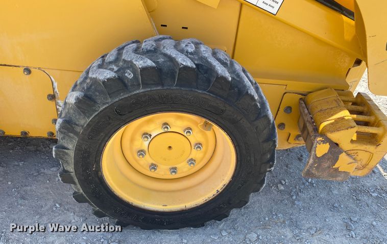 image for item JW9455 2006 John Deere 320  skid steer loader