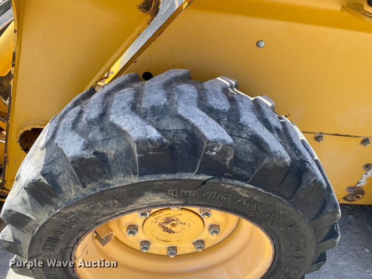 image for item JW9455 2006 John Deere 320  skid steer loader