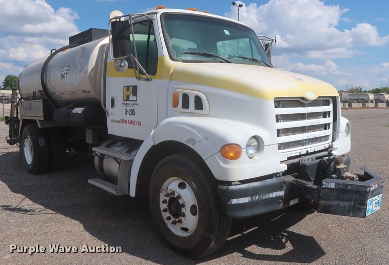 image for item JX9219 2007 Sterling L7500  oil distributor truck