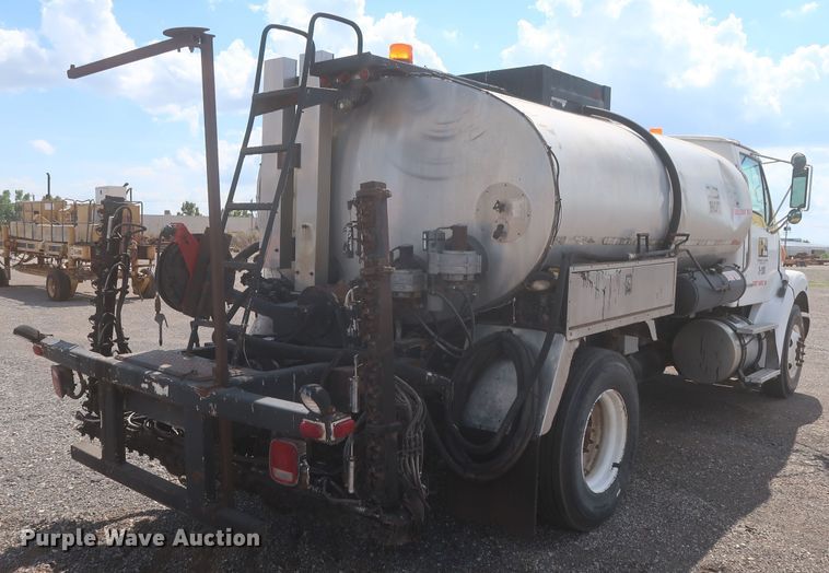 image for item JX9219 2007 Sterling L7500  oil distributor truck