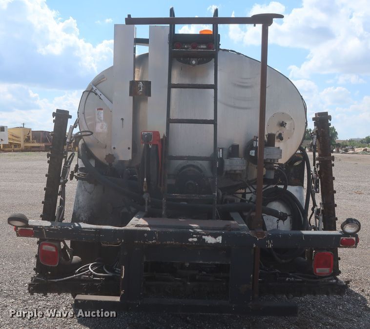 image for item JX9219 2007 Sterling L7500  oil distributor truck