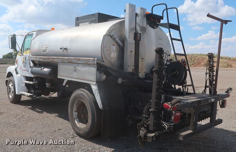 image for item JX9219 2007 Sterling L7500  oil distributor truck