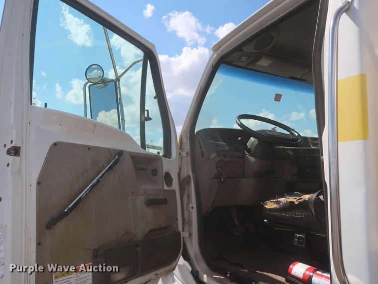 image for item JX9219 2007 Sterling L7500  oil distributor truck