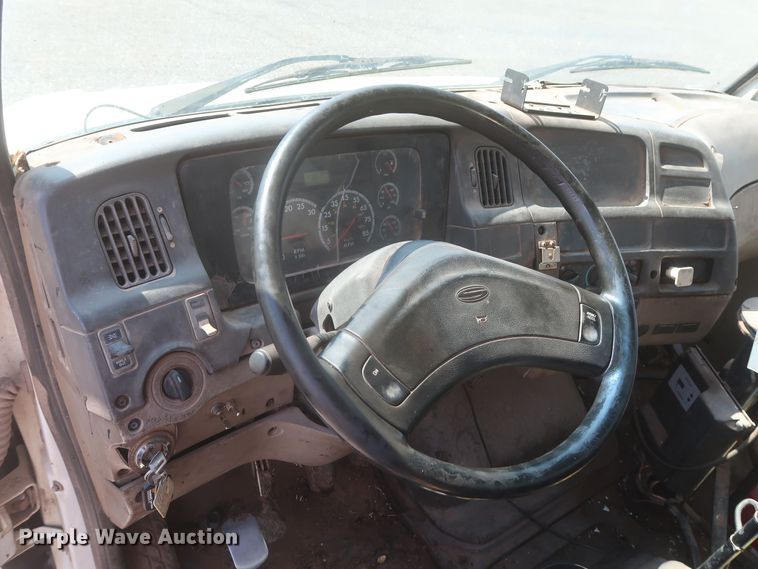 image for item JX9219 2007 Sterling L7500  oil distributor truck