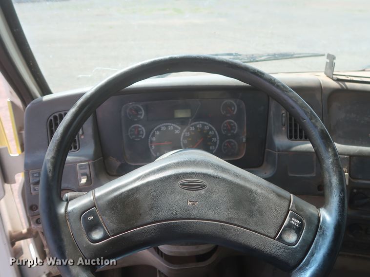 image for item JX9219 2007 Sterling L7500  oil distributor truck