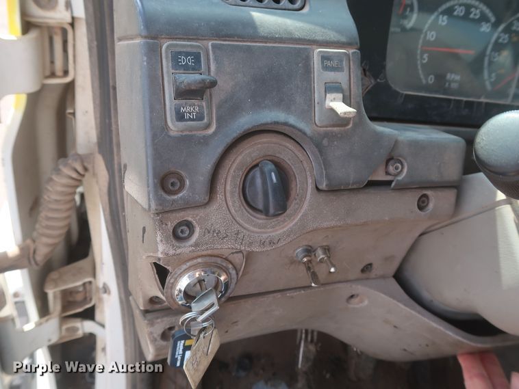 image for item JX9219 2007 Sterling L7500  oil distributor truck