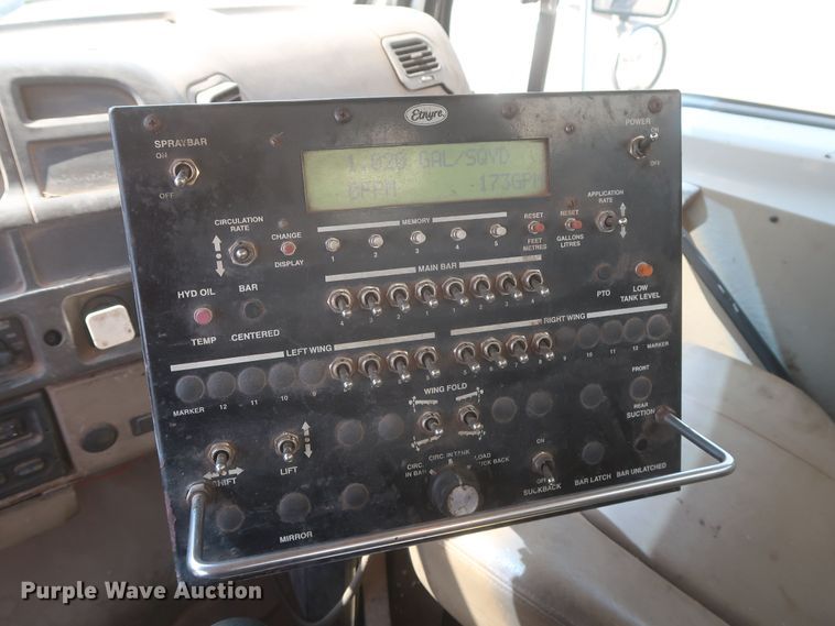 image for item JX9219 2007 Sterling L7500  oil distributor truck