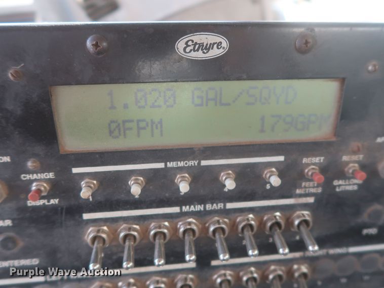 image for item JX9219 2007 Sterling L7500  oil distributor truck