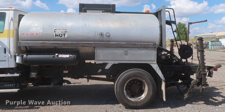 image for item JX9219 2007 Sterling L7500  oil distributor truck