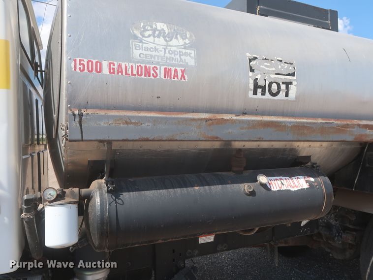 image for item JX9219 2007 Sterling L7500  oil distributor truck