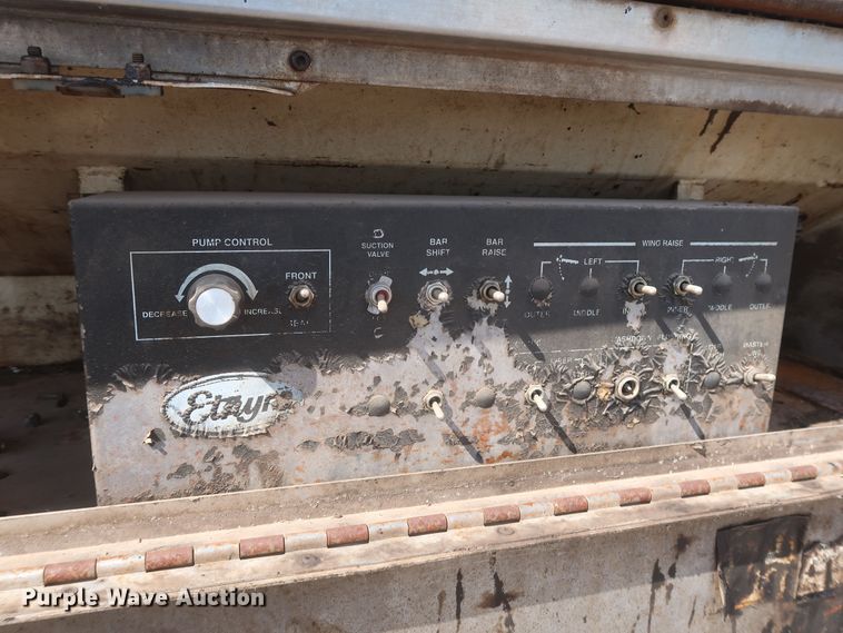 image for item JX9219 2007 Sterling L7500  oil distributor truck