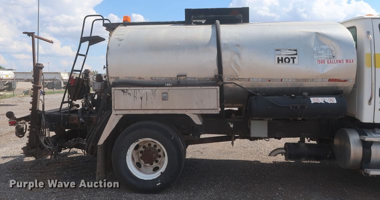 image for item JX9219 2007 Sterling L7500  oil distributor truck