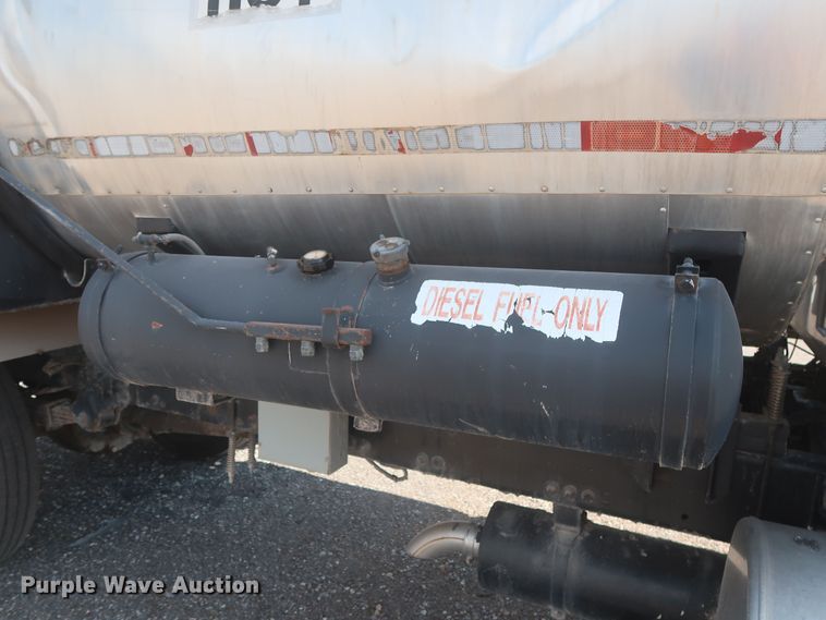 image for item JX9219 2007 Sterling L7500  oil distributor truck