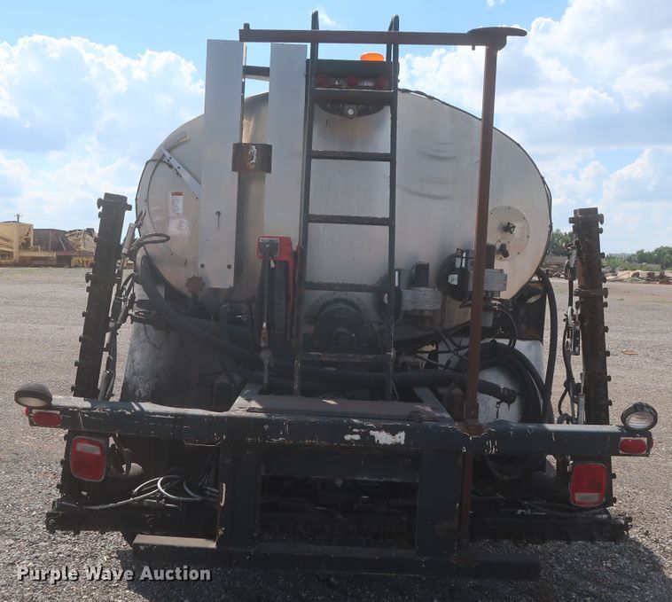 image for item JX9219 2007 Sterling L7500  oil distributor truck