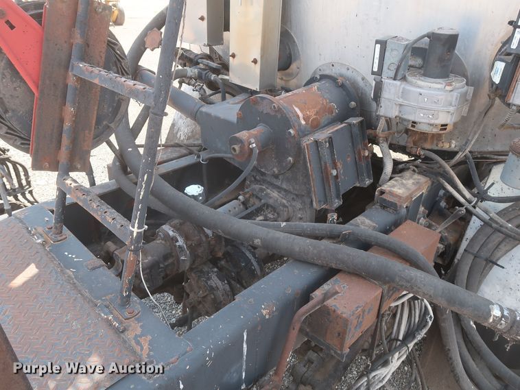 image for item JX9219 2007 Sterling L7500  oil distributor truck