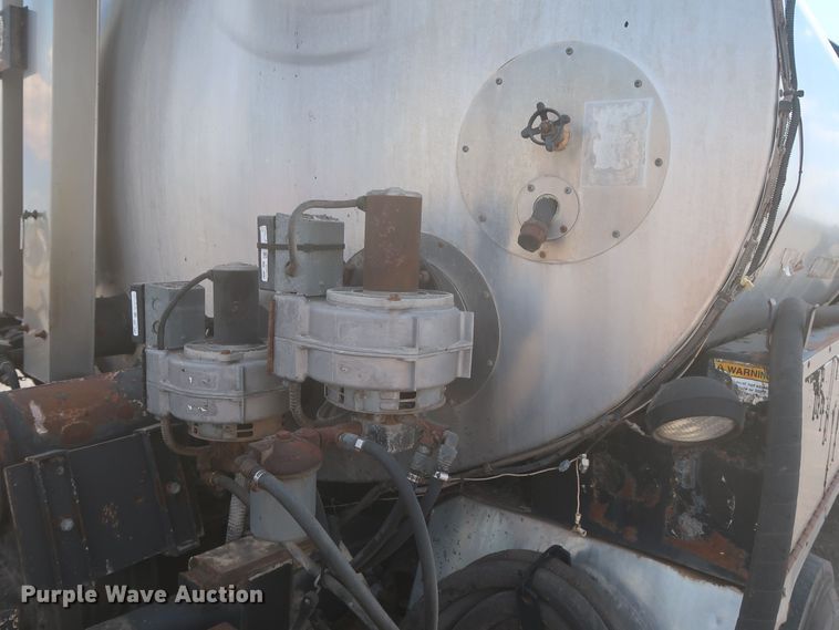 image for item JX9219 2007 Sterling L7500  oil distributor truck